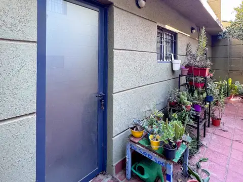 Casa 8 ambientes con 3 baños