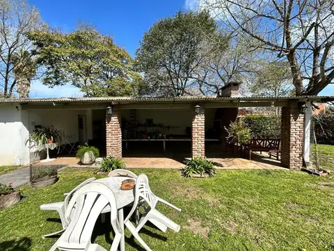 VENTA CASA QUINTA 5 AMBIENTES CON GALERIA Y PILETA -  DERQUI