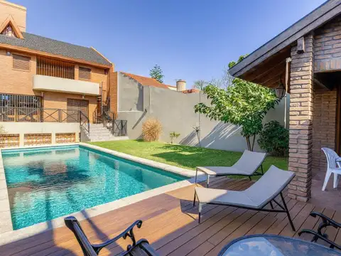 CASA | 9 AMBIENTES | CATEGORÍA | FONDO LIBRE | PISCINA | GARAGE 8 AUTOS | RAMOS MEJIA