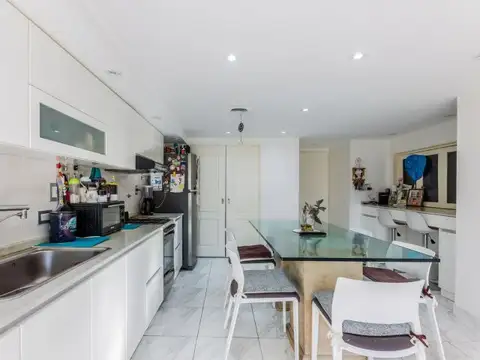 Casa en Venta con 8 cocheras