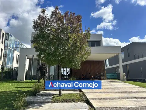 ALQUILER - Casa al lago en Costas, Puertos - 4 Dormitorios, escritorio, dependencia y pileta