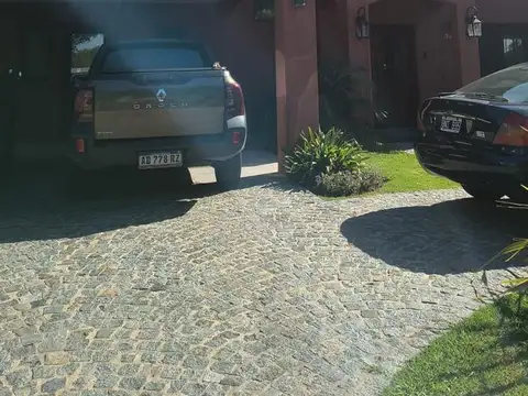 Venta Casa 7 Amb a La Laguna en Barrio Nuevo Quilmes