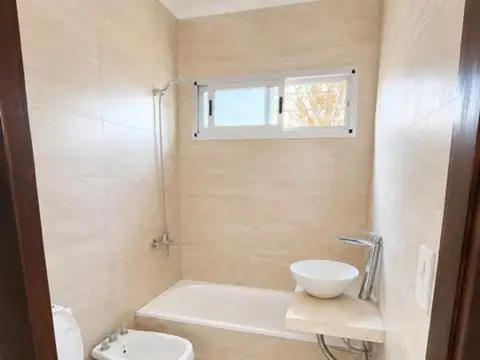Casa 2 ambientes con 1 baño