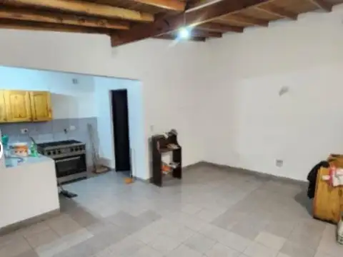 Casa 3 ambientes con 2 baños