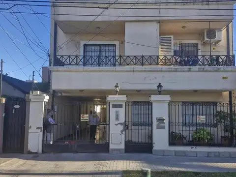 DEPTO. EN DUPLEX 3 AMB. EN RAMOS MEJIA