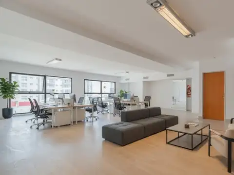 VENTA DE IMPORTANTE OFICINA CON COCHERA CUBIERTA EN BALVANERA C.A.B.A.