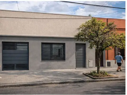 Casa en Venta con proyecto de contrucción. A estrenar. 2 dorm. Patio. Cochera. Pleno Centro Campana