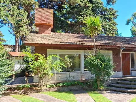 Casa a la venta en Pinamar zona iglesia