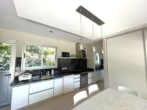 Casa en Venta en La Peregrina, USD 380.000