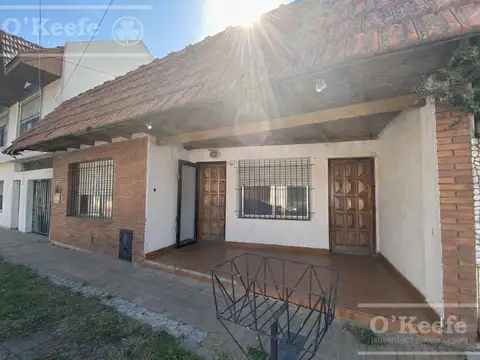 Casa en venta- 3 ambientes- Bernal- Apto credito
