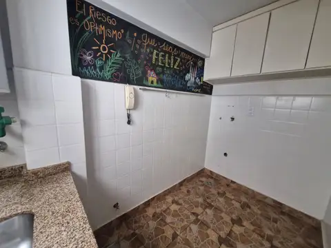 Departamento 2 Ambientes al contra frente! a 3 cuadras del Abasto!