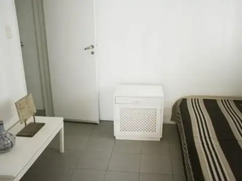 contrafrente con gran balcon corrido, silencioso y lleno de