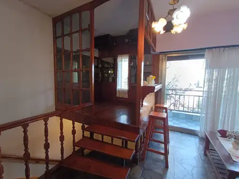 Casa 6 ambientes con 2 baños