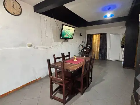 Casa 6 ambientes con 2 baños