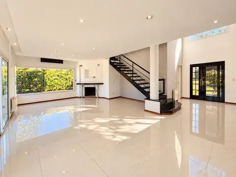 Casa en Venta en Santa Ana, USD 270.000
