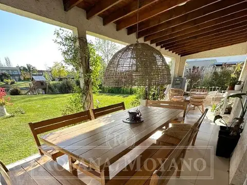 Casa en Alquiler Temporal con 4 cocheras
