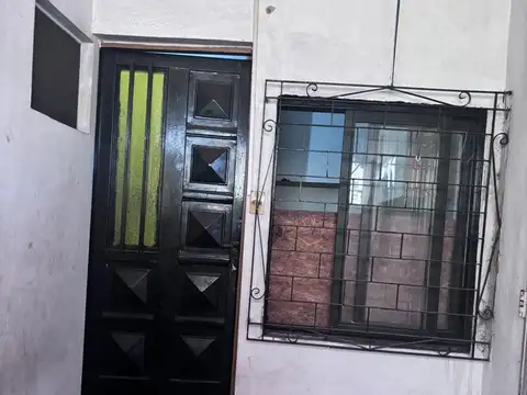Casa 7 ambientes con 2 baños