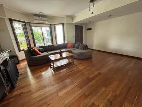 Triplex en venta en olivos 6 ambientes con pileta 