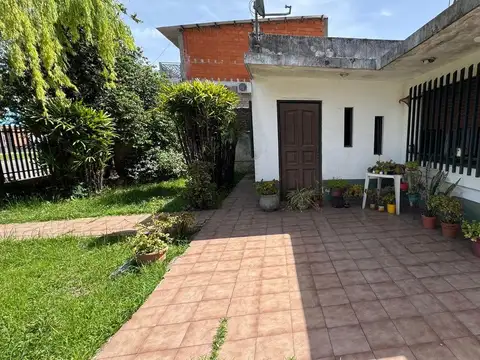 VENTA CASA 4 AMB EN LOTE DE 400 M2 ISIDRO CASANOVA
