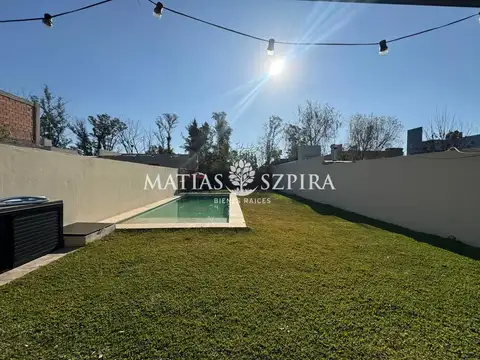 Casa en Venta con 2 cocheras