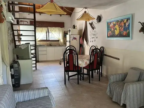 Casa 4 ambientes con 1 baño