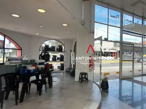 VENTA DE LOCALES COMERCILES + GRAN TERRENO - QUILMES