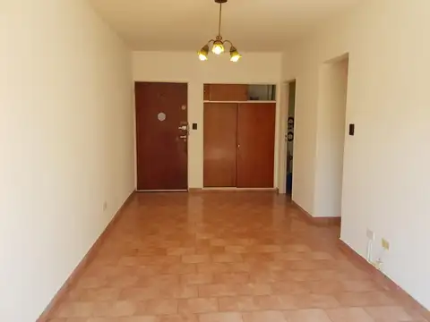 DEPARTAMENTO DOS AMBIENTES AMPLIO CON BALCÓN