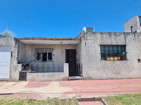 CASA  CON 2 VIVIENDAS 3 Y 2 AMB - Villa Ballester