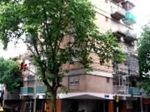 1 ambiente al frente con balcón