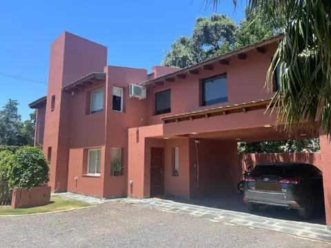 ¡Alquiler! Casa en Housing en el Corazón de Villa Belgrano - 3 dormitorios