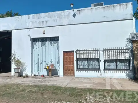 Casa en venta, 1,5 has. 2 viviendas, tinglado, quincho, garaje 4 autos, zona productiva. La Plata