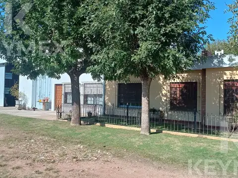 Casa en venta, 1,5 has. 2 viviendas, tinglado, quincho, garaje 4 autos, zona productiva. La Plata