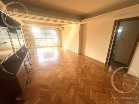 Venta 4 ambientes con  dependencia en Flores.