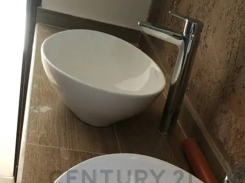 VENTA CASA EN POZO - 3 HABITACIONES + ESCRITORIO