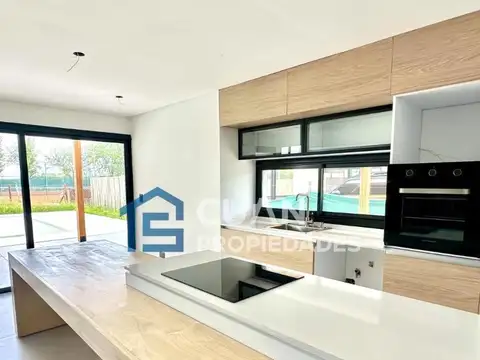 Casa 4 ambientes con 3 baños