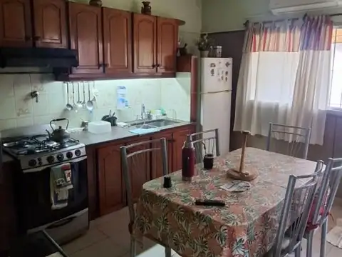 Casa en Alquiler con 1 cochera