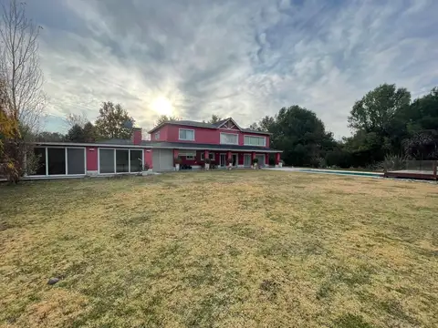 Casa 5 ambientes con 4 baños