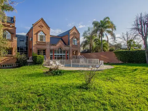 Casa en Venta con 6 cocheras