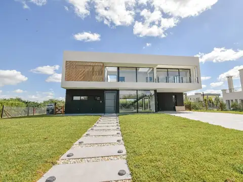 CASA EN VENTA EN LA PROVIDENCIA 6 AMBIENTES