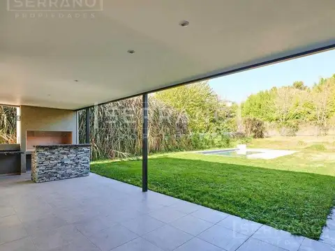 Casa en Venta con 4 cocheras