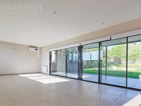 Venta casa 3 dormitorios con pileta en el barrio nautico El Cazal, Escobar