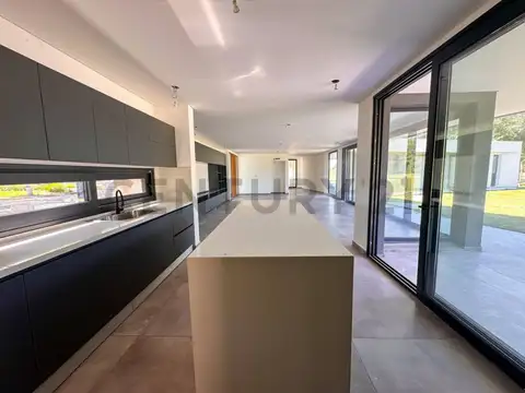 Casas en venta en Haras del Sur, 4 dormitorios