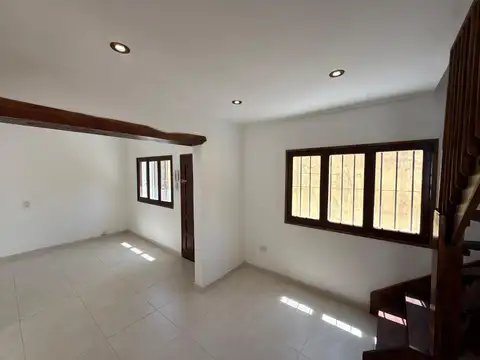 Casa 7 ambientes con 2 baños