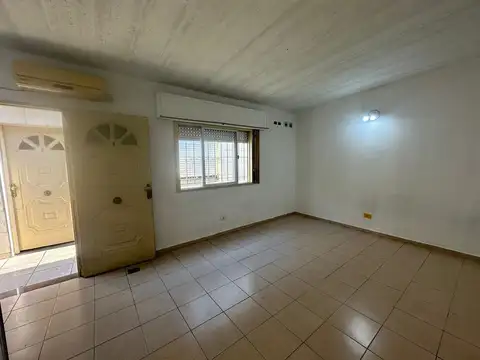 Depto Tipo Casa en Alquiler en Villa Maipu, $ 350.000