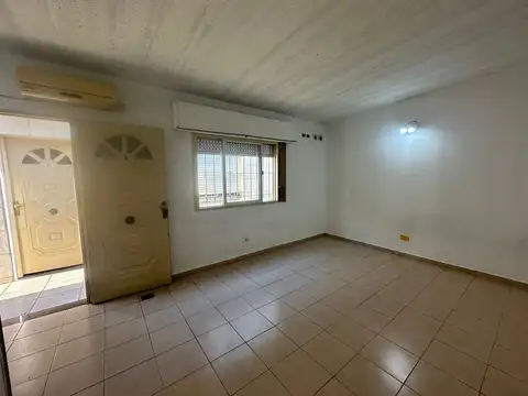 Depto Tipo Casa en Alquiler de Monoambiente