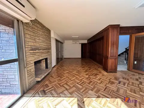 Casa 8 ambientes con 3 baños