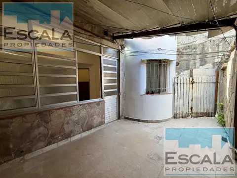 Casa en Alquiler en Barrio Industrial, $ 300.000