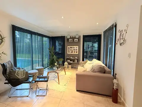 Casa 4 ambientes con piscina climatizada