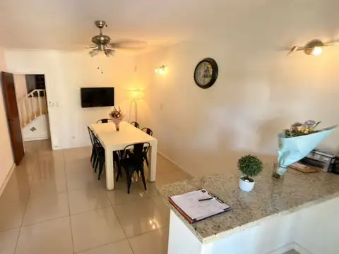 Casa en Venta con 3 cocheras