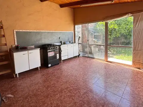 Casa 6 ambientes con 1 baño